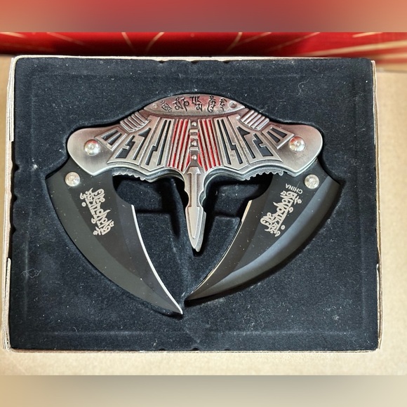 Vintage UFO Fantasy Knife with Stand - Picture 5 of 13